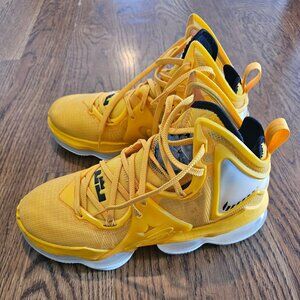 Nike LeBron 19 "Hard Hat" Men's SZ 9